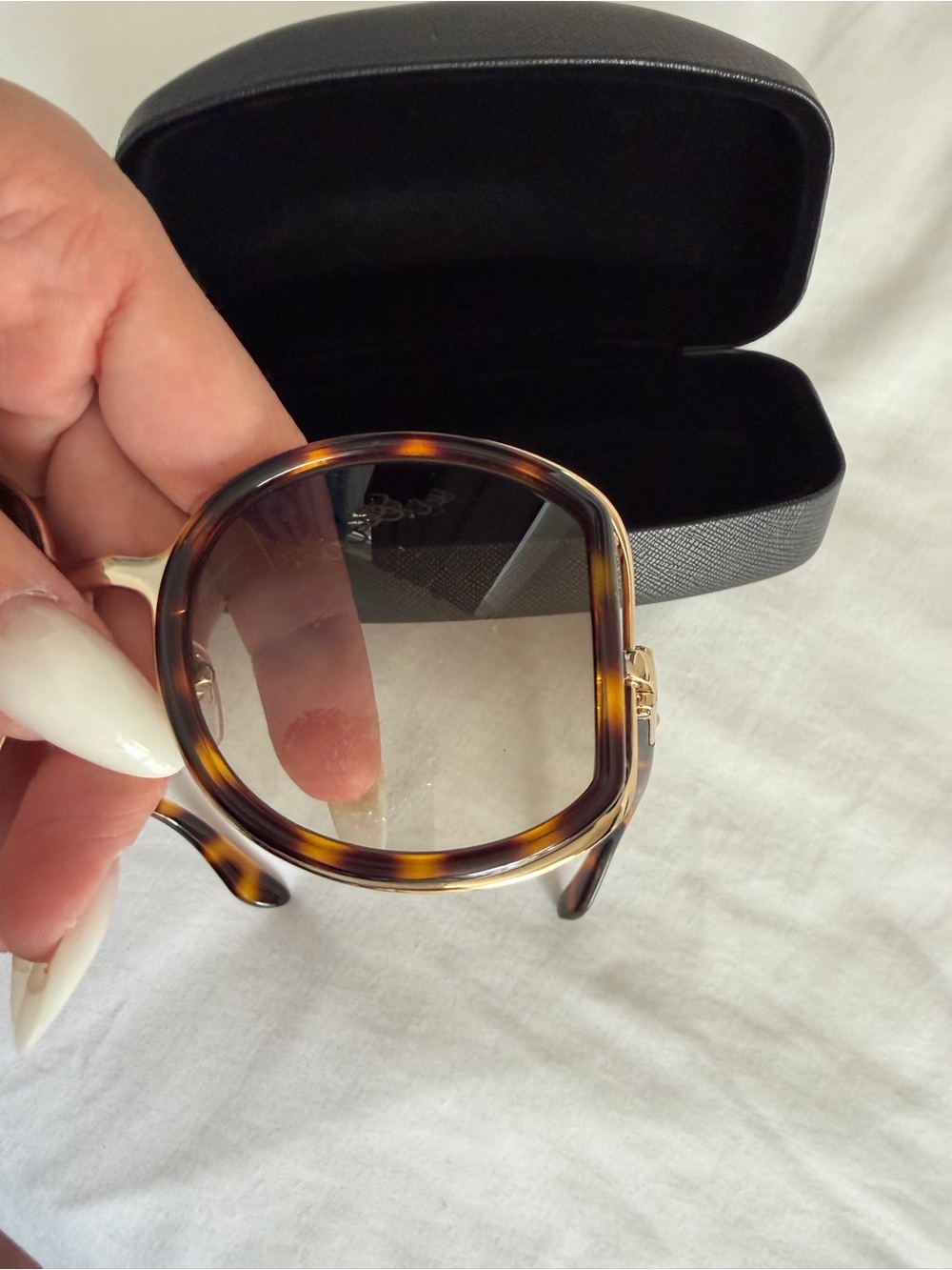 Salvatore Ferragamo Tortoiseshell Oversized Women's Sunglasses - like new - Picture 6 of 7
